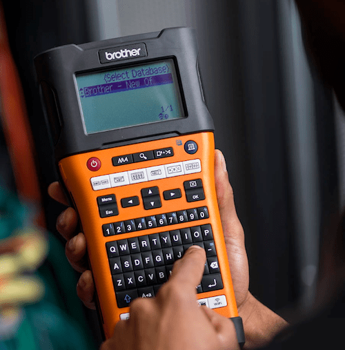 Ứng dụng của nhãn Brother dán siêu bền trong môi trường công nghiệp khắc nghiệt